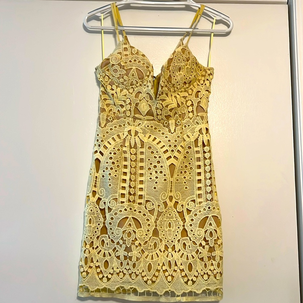Luxxel Small crochet dress w/ beige lining 
Slit in front/ zips in back